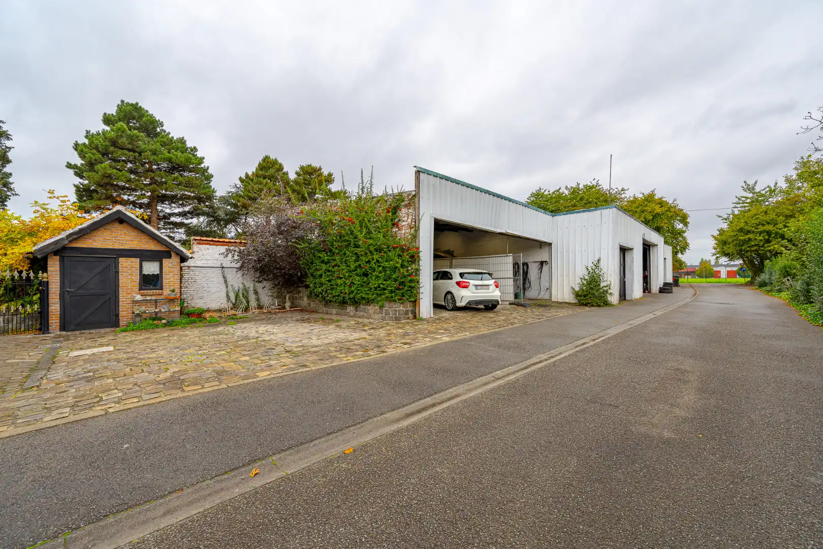 Hoekwoning met handelsruimte/etalage en achterliggende garages in Wevelgem foto 15