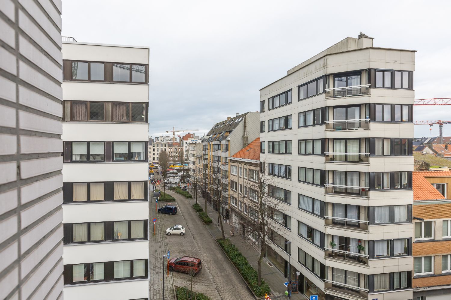 Gerenoveerd twee slaapkamer appartement in centrum Oostende foto 9