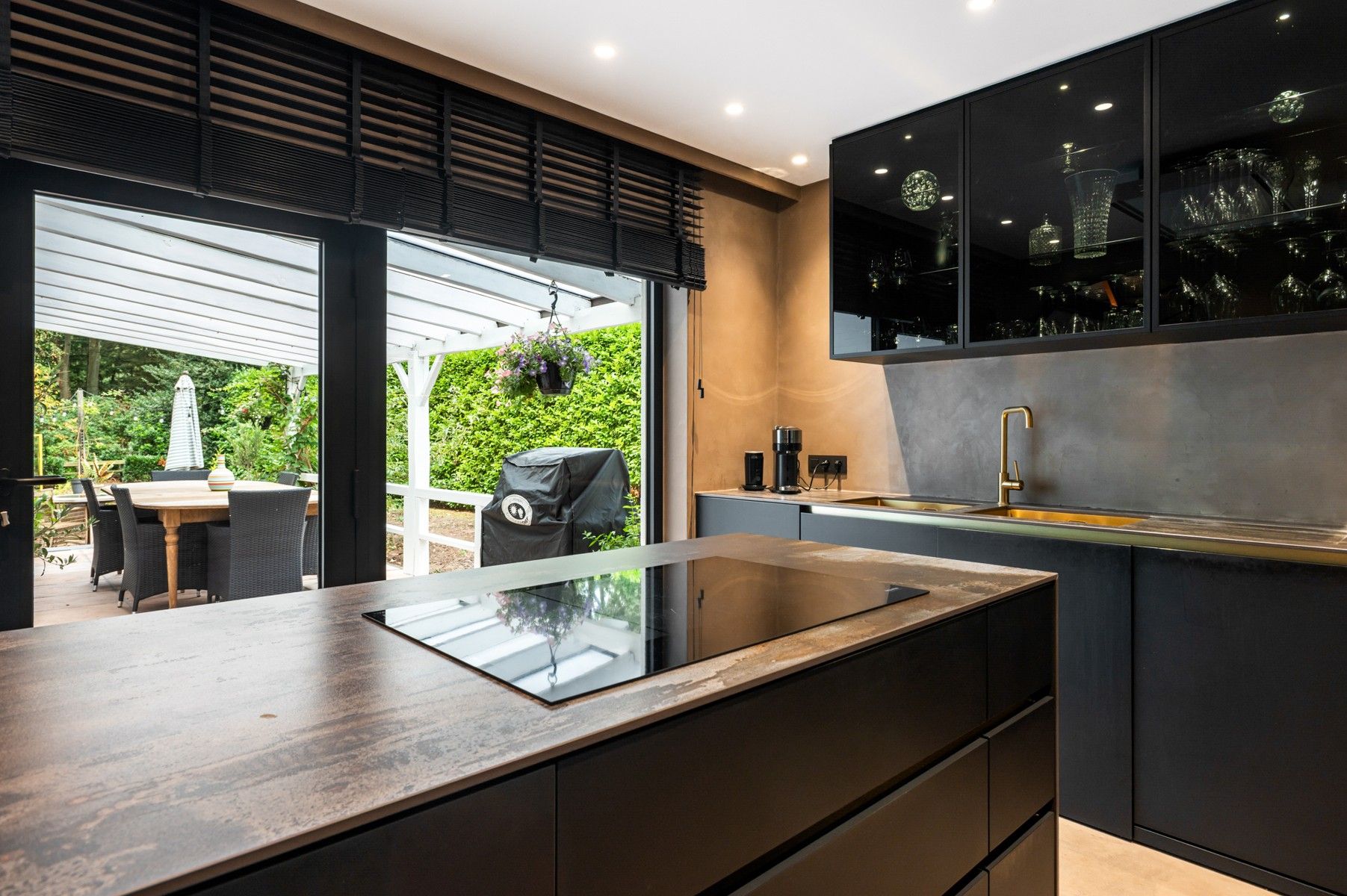 Ruime woning in een oase van groen en rust foto 9