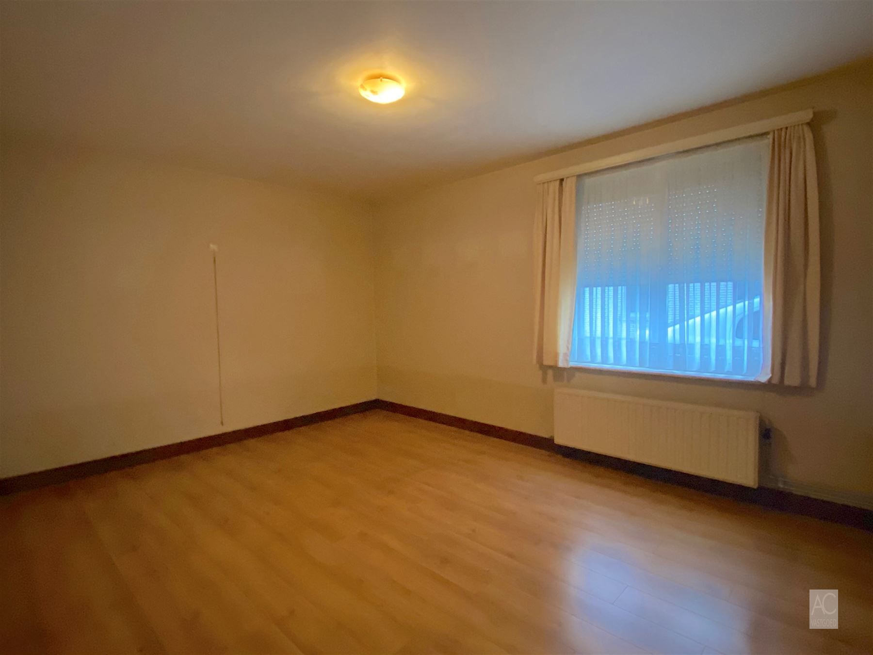 Te renoveren gelijkvloers appartement foto 4