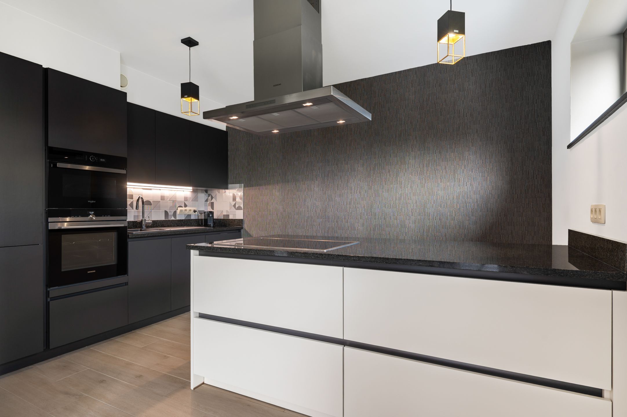 Unieke laagbouwvilla met polyvalente ruimte op ruim perceel in Brasschaat! foto 11