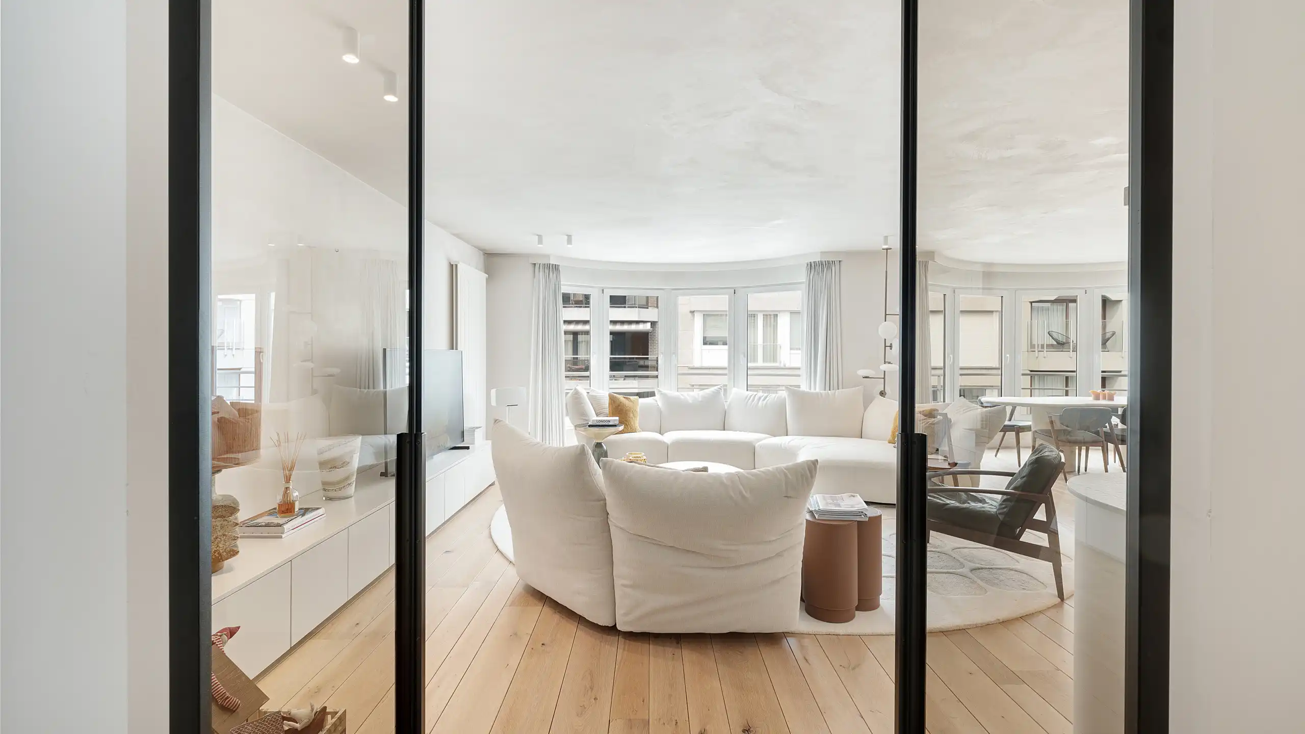 Prachtig vernieuwd appartement (3slpk) nabij het Rubensplein. foto 6