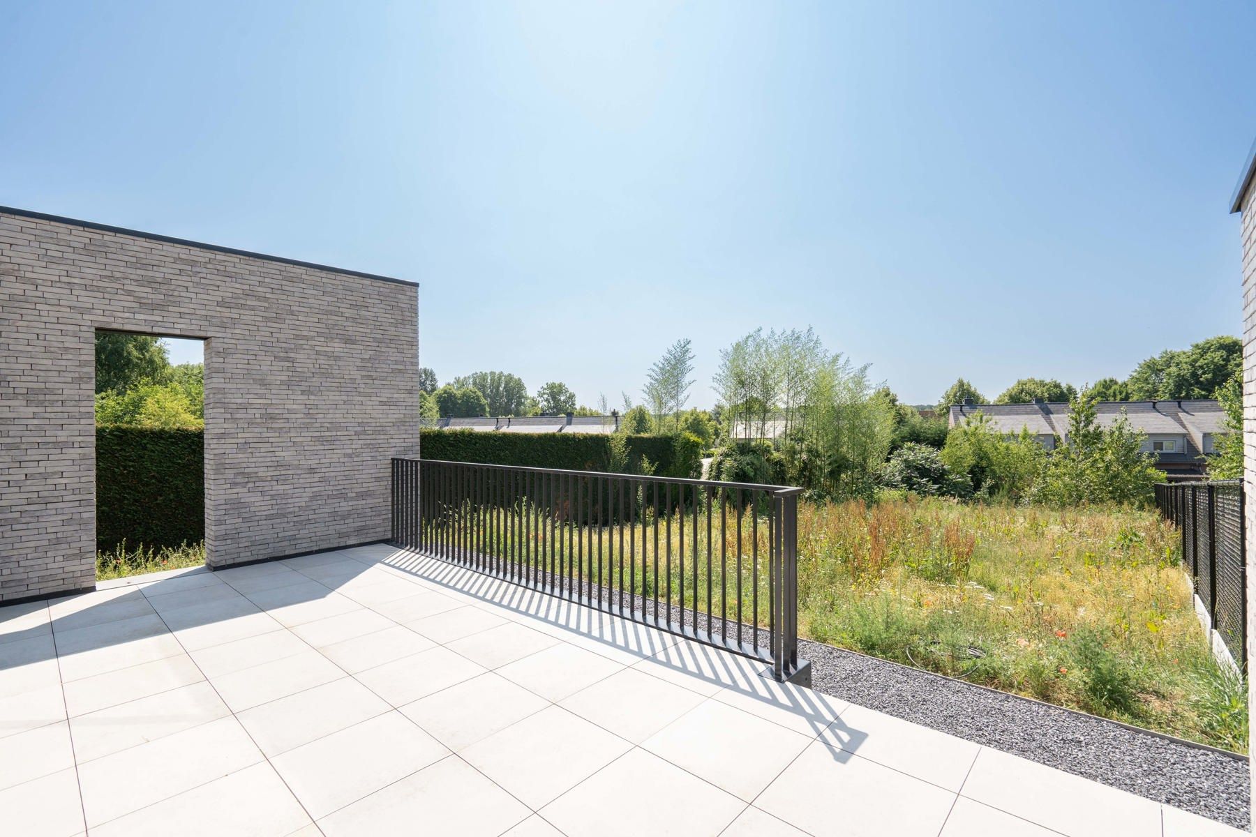 Prachtige nieuwbouwwoning in heel rustige straat te koop! foto 21