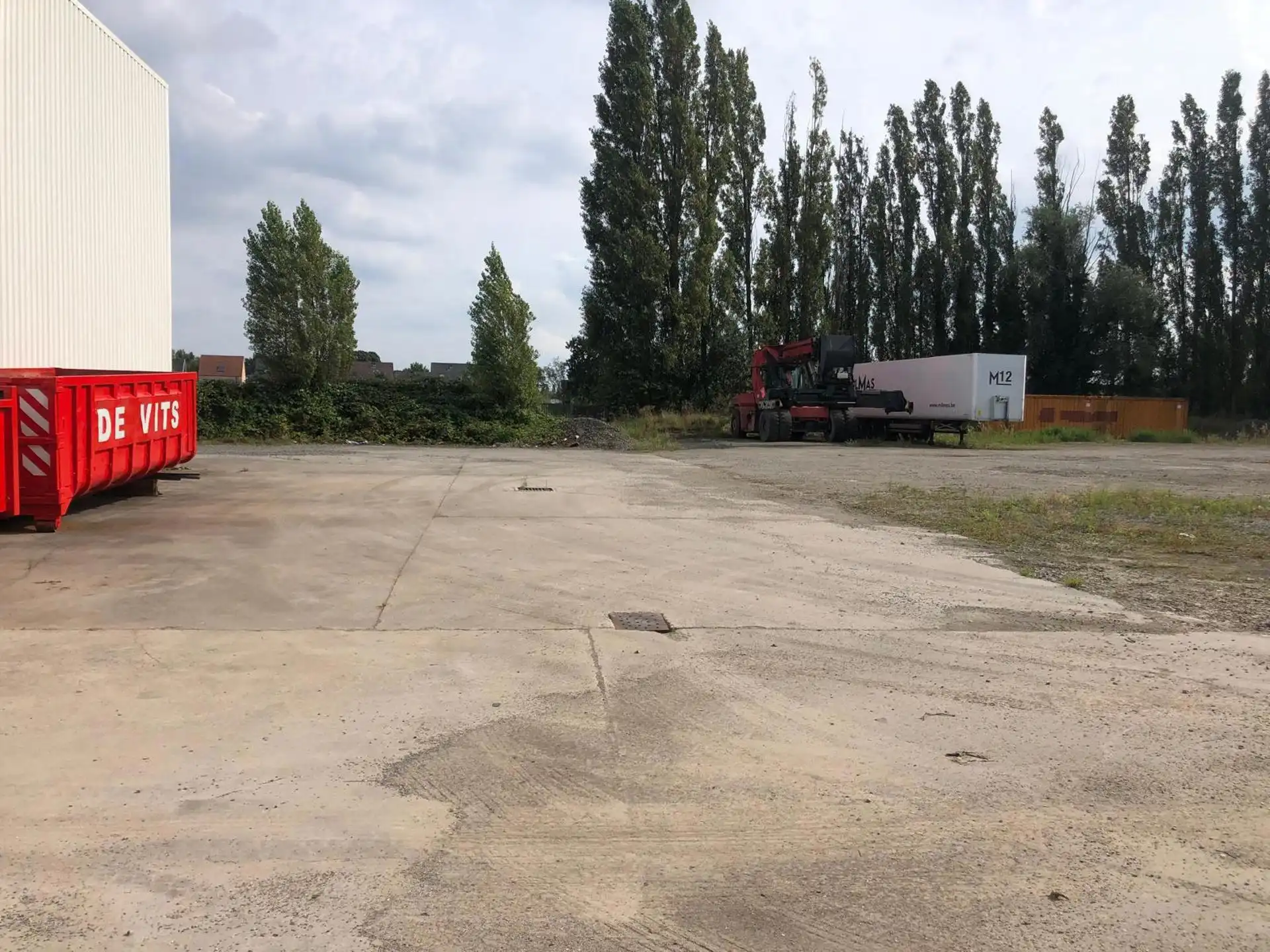 Buitenterrein +/- 8.000m² te huur foto 5