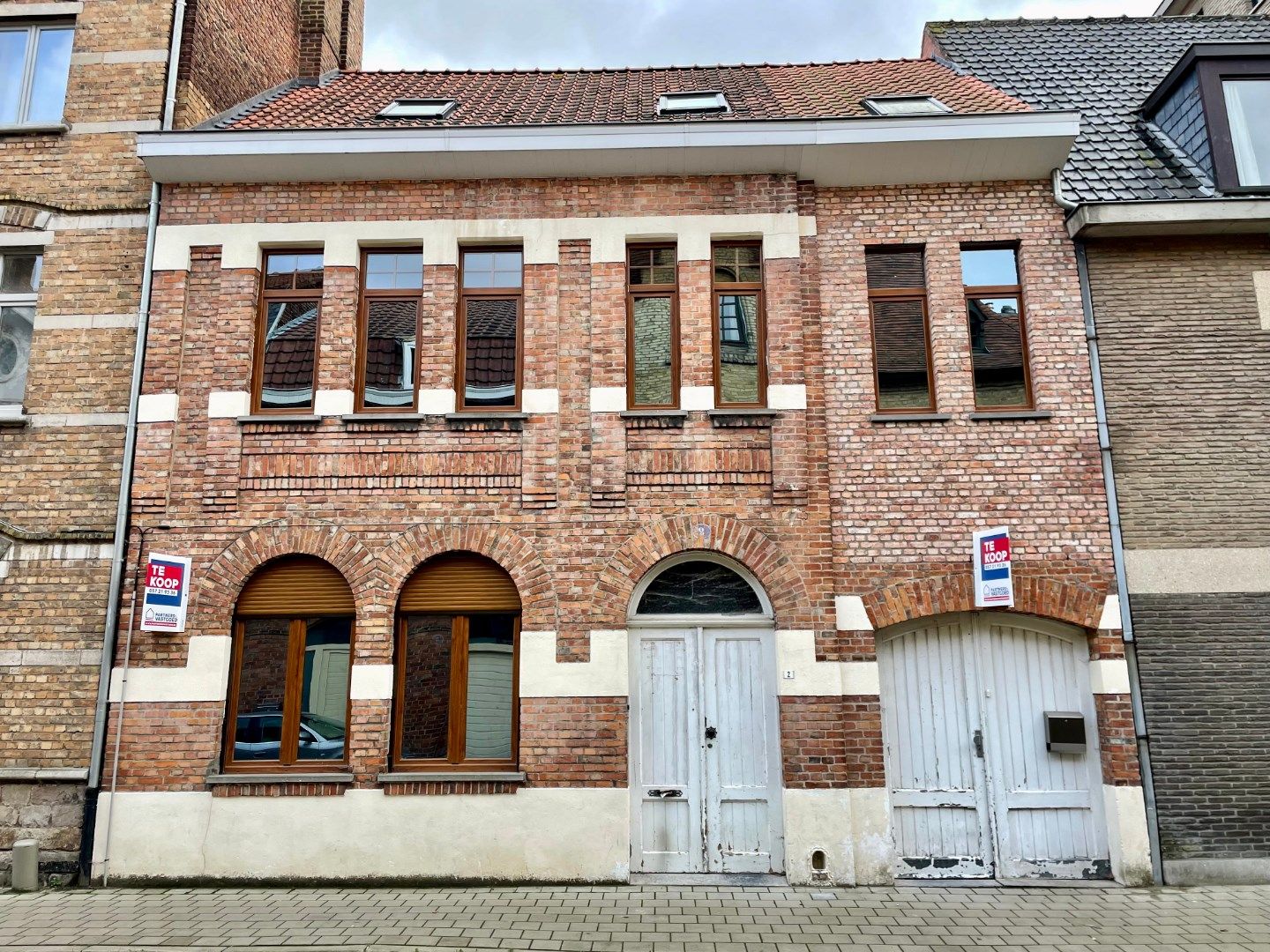 INTERESSANT OPBRENGSTEIGENDOM TE CENTRUM IEPER foto 1