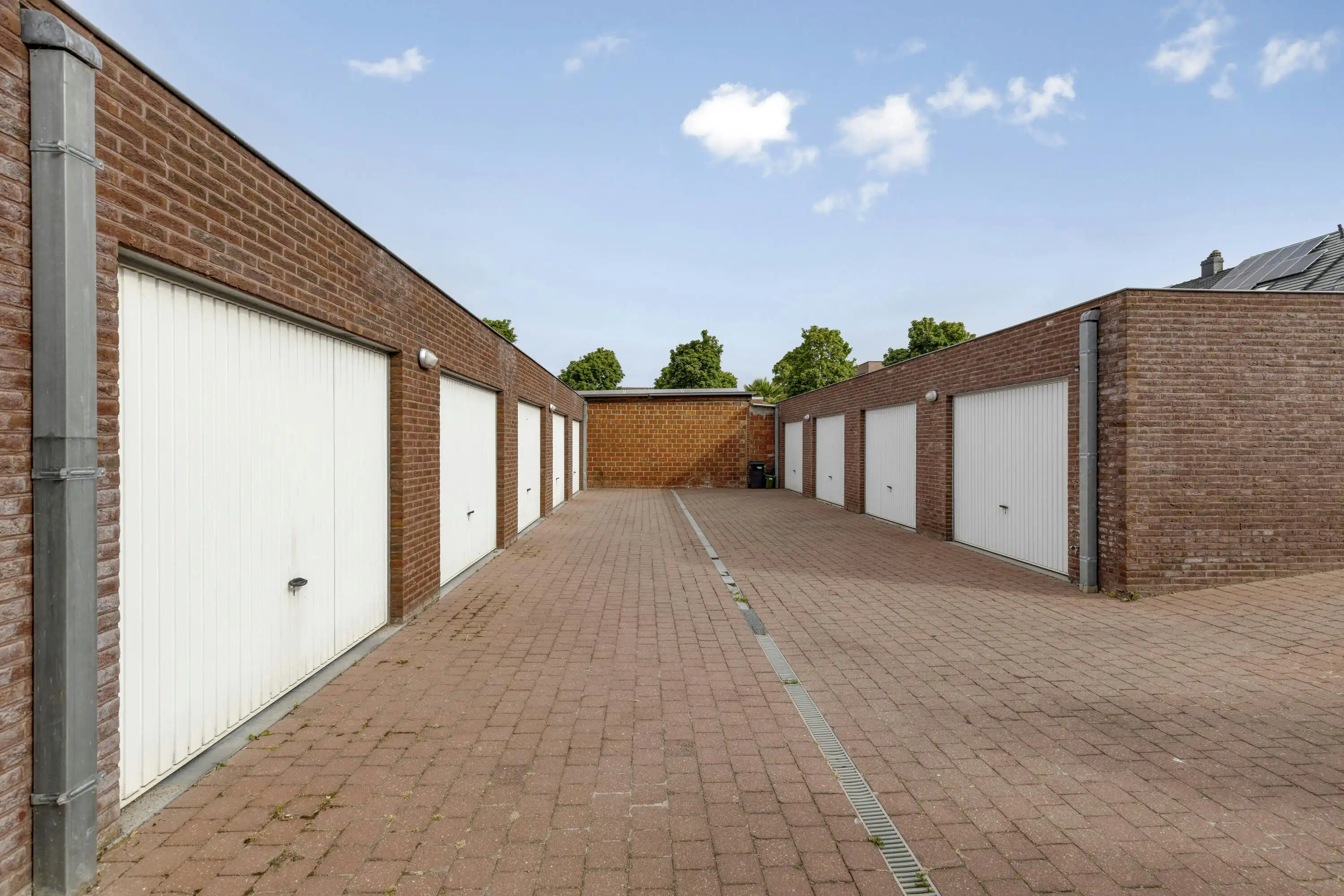 Instapklaar appartement in Ieper met terras en garage  foto 12