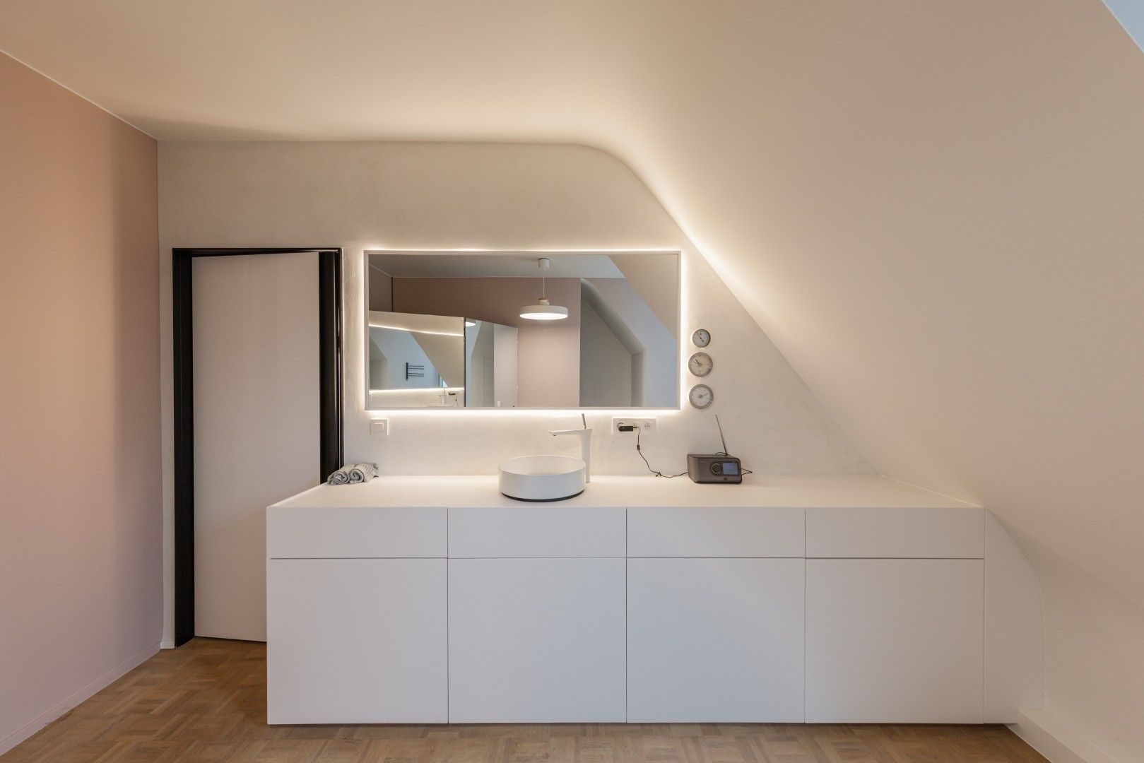 UNIEKE HIGH-END TOTAAL GERENOVEERDE WONING HARTJE HERZELE foto 22