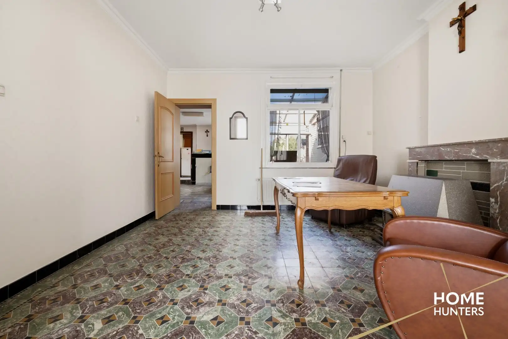 Veelzijdige eigendom met te renoveren woning en twee ruime loodsen in Langemark foto 4