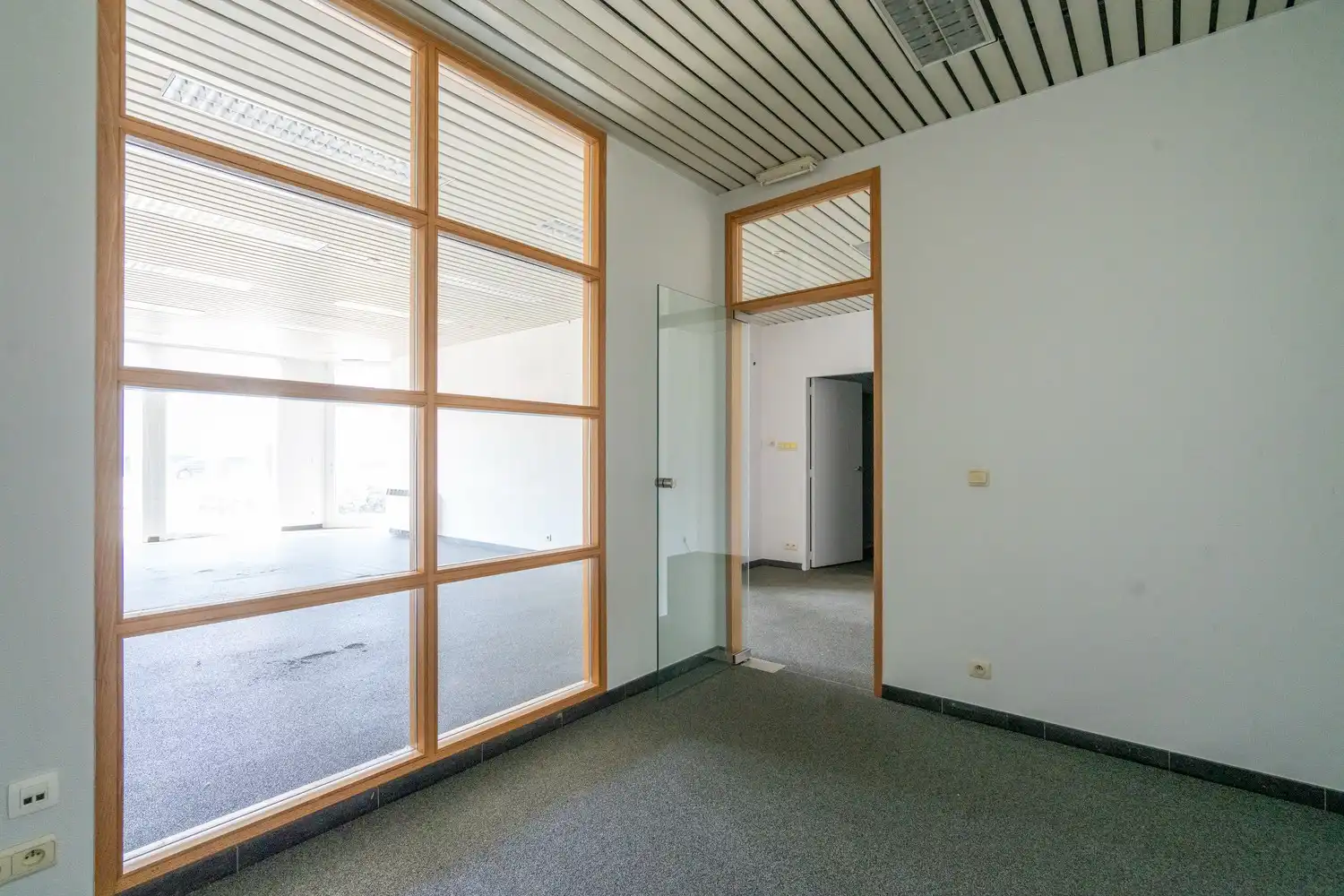 HANDELSRUIMTE CENTRUM VEURNE foto 9