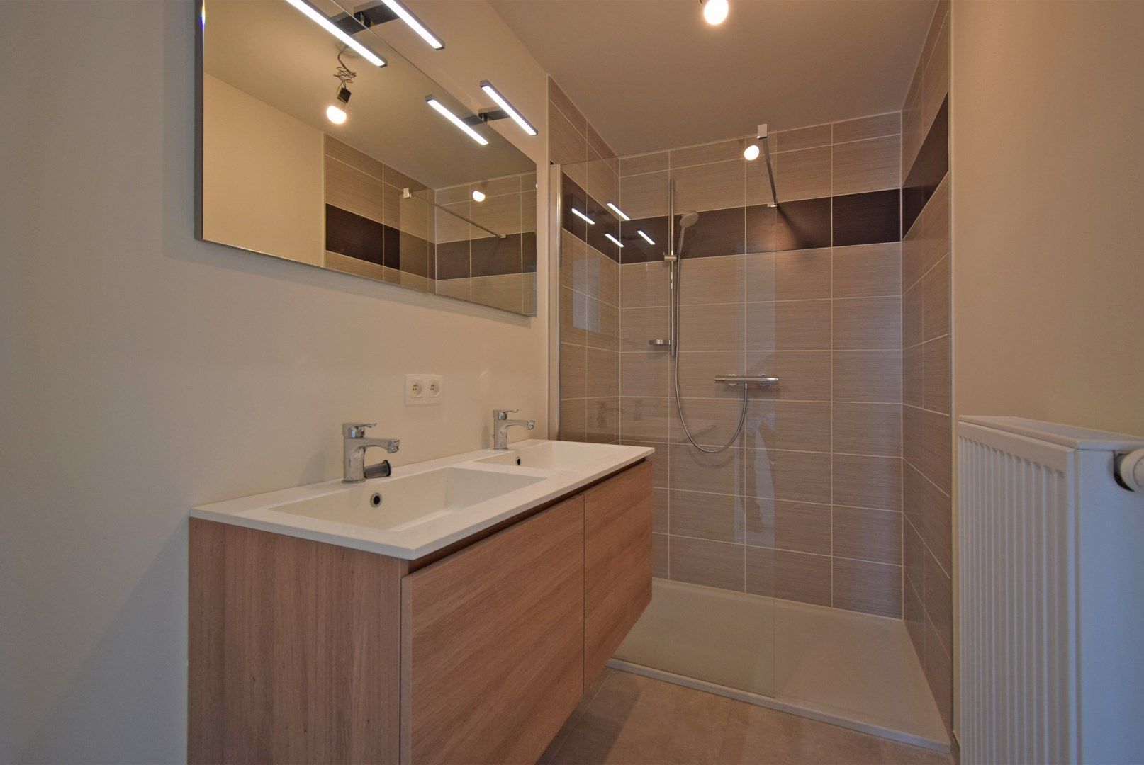 RUSTIG GELEGEN INSTAPKLAAR NIEUWBOUW APPARTEMENT foto 6