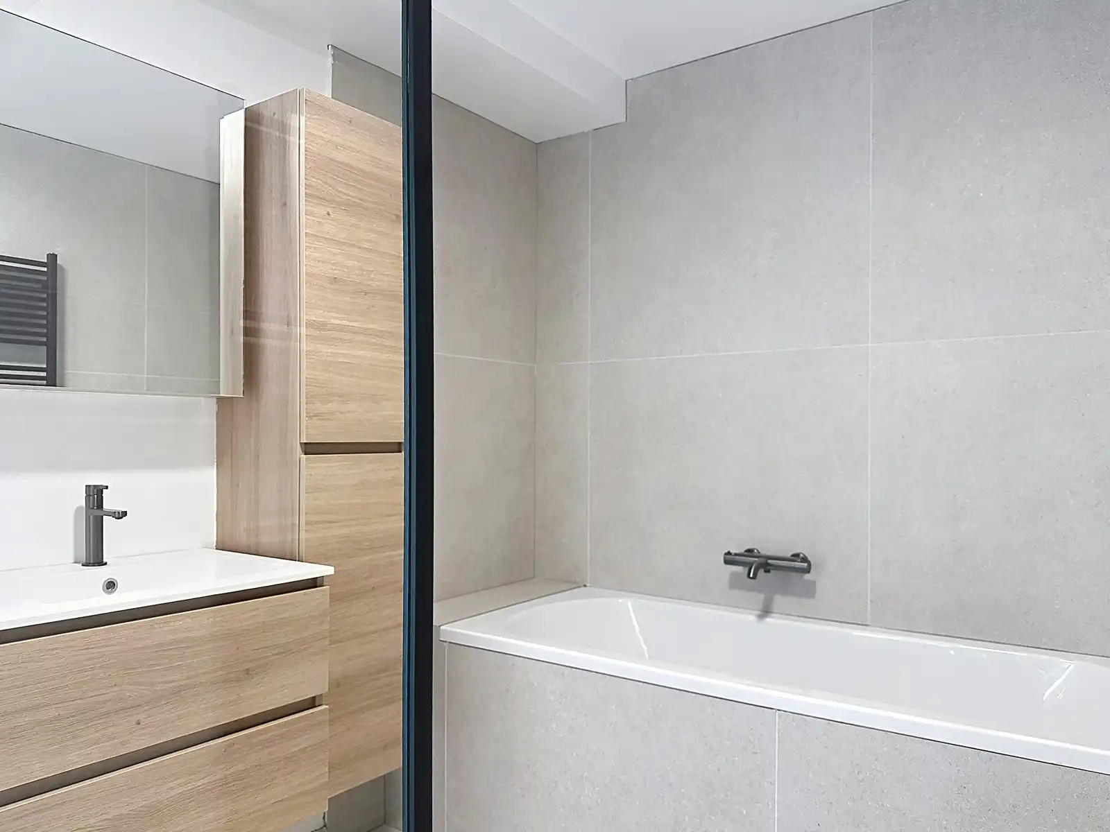 Energiezuinig en stijlvol wonen in een volledig gerenoveerd appartement van ca. 140 m² foto 12