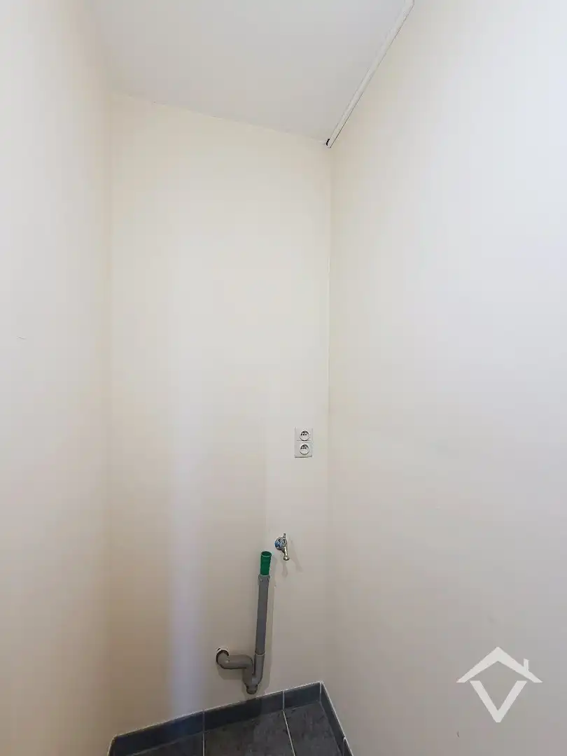 Instapklaar appartement met 2 slaapkamers, 2 bergingen en garage te Eernegem foto 18
