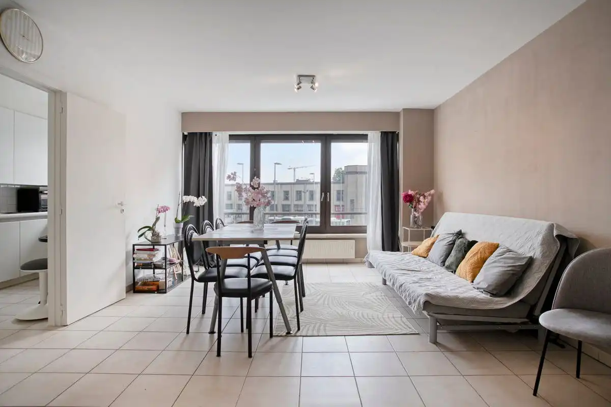 Verzorgd 2-slaapkamerappartement aan het Stationsplein foto 4