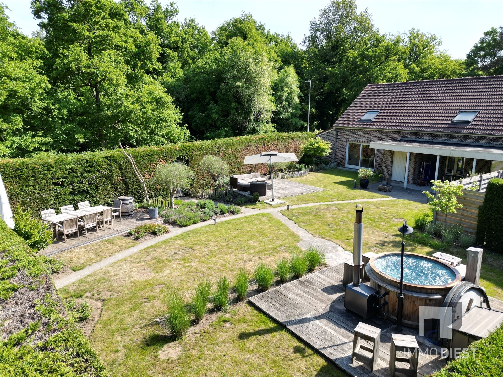 Brasserie - restaurant - feestzaal - privéwoonst foto 45