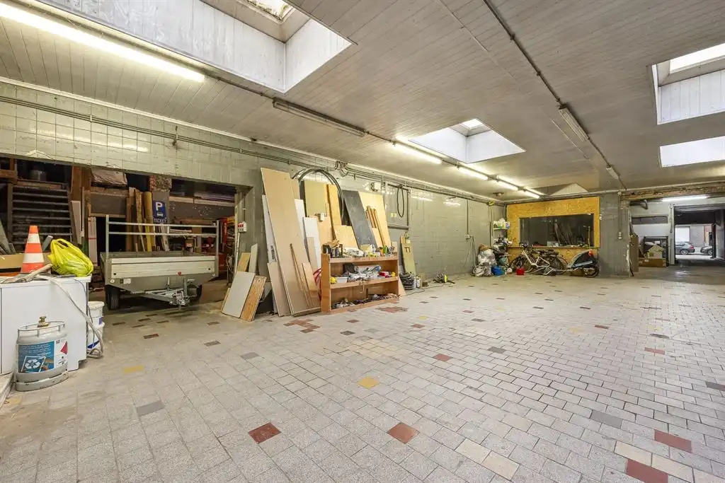 Magazijn met woning foto 4