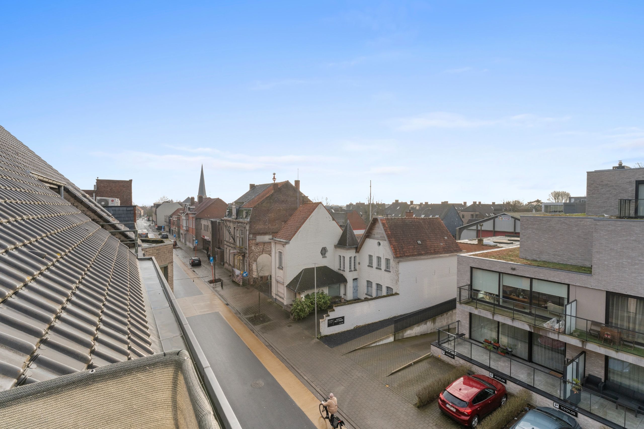 Gezellig & ruim appartement op de derde verdieping met: 2 slaapkamers, leuk terras, zolder en garagebox foto 15