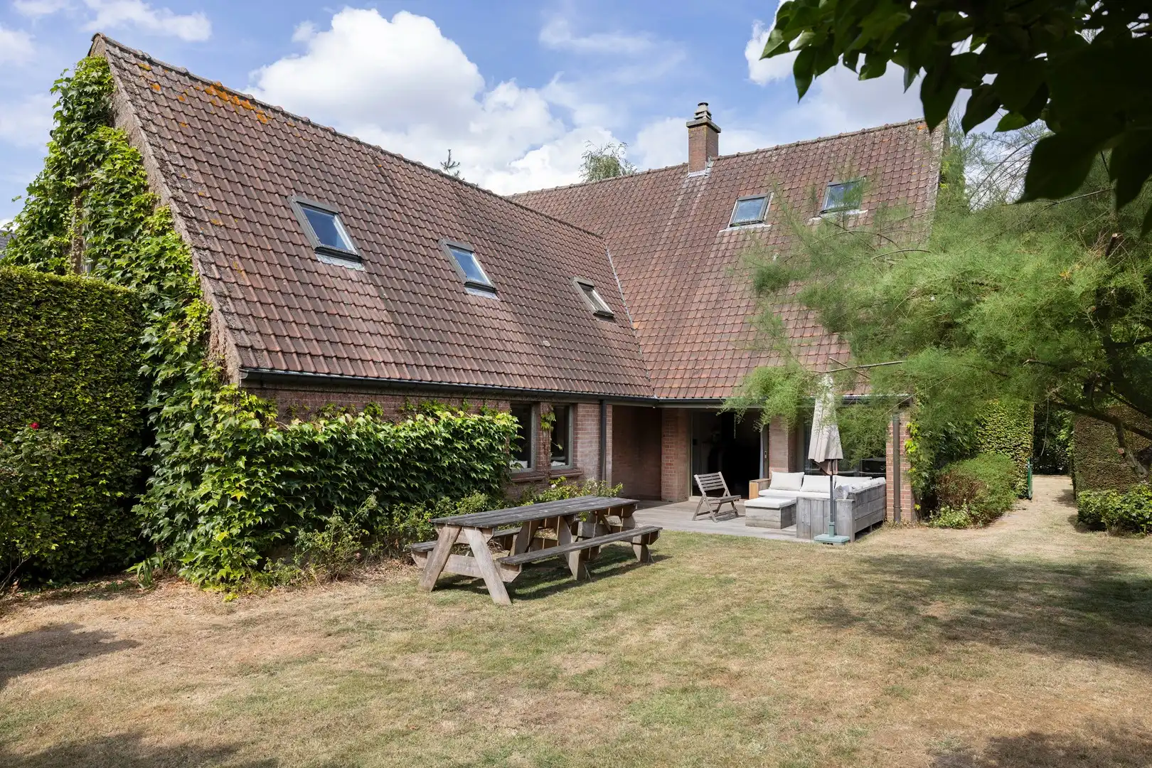 Residentieel & rustig gelegen villa met zwembad. foto 13