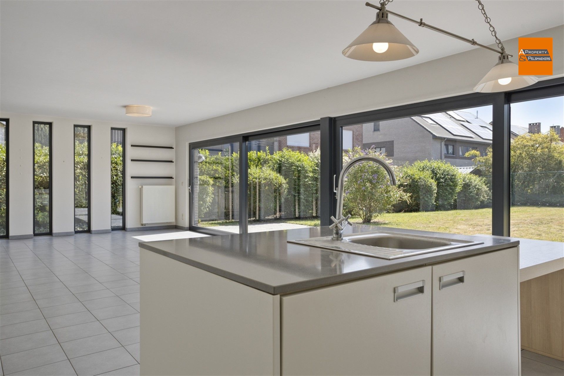 Een stijlvolle villa gelegen in een rustige straat in Kortenberg.

 foto 5