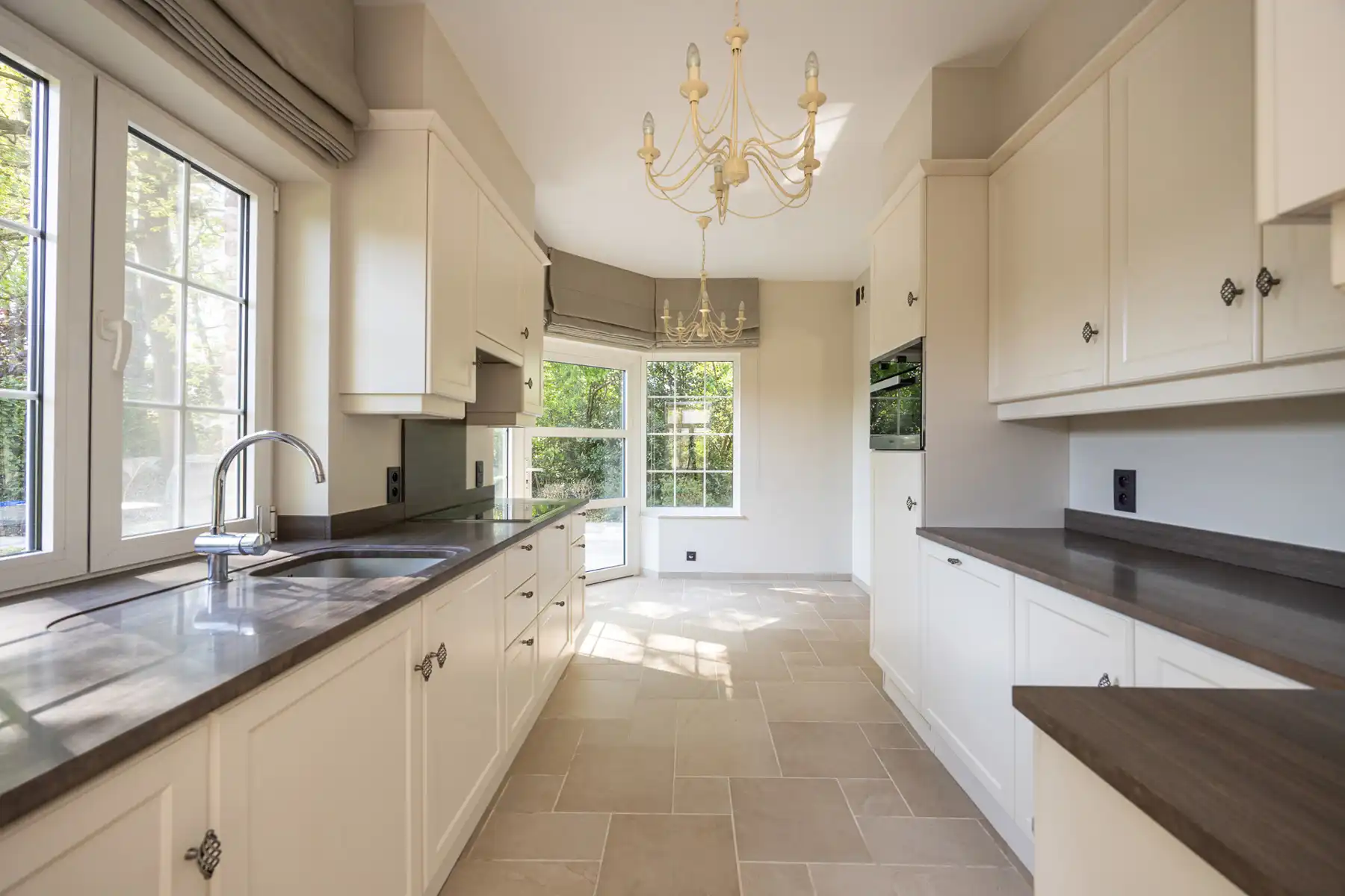 Luxueus afgewerkte villa met zwembad foto 3