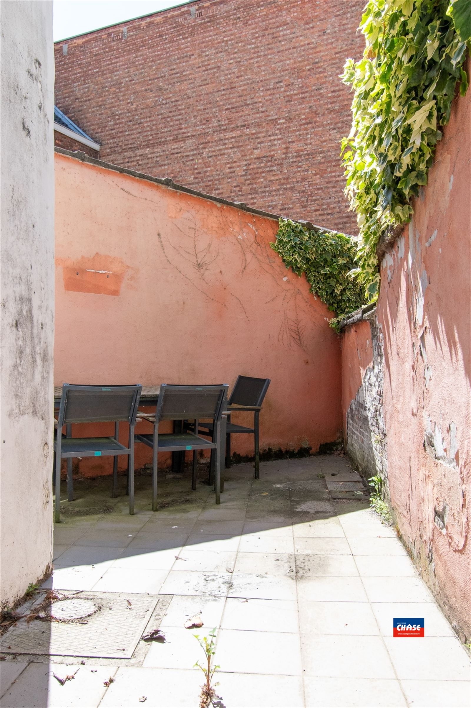Karaktervolle burgerwoning met 4 ruime slaapkamers en stadstuin foto 23