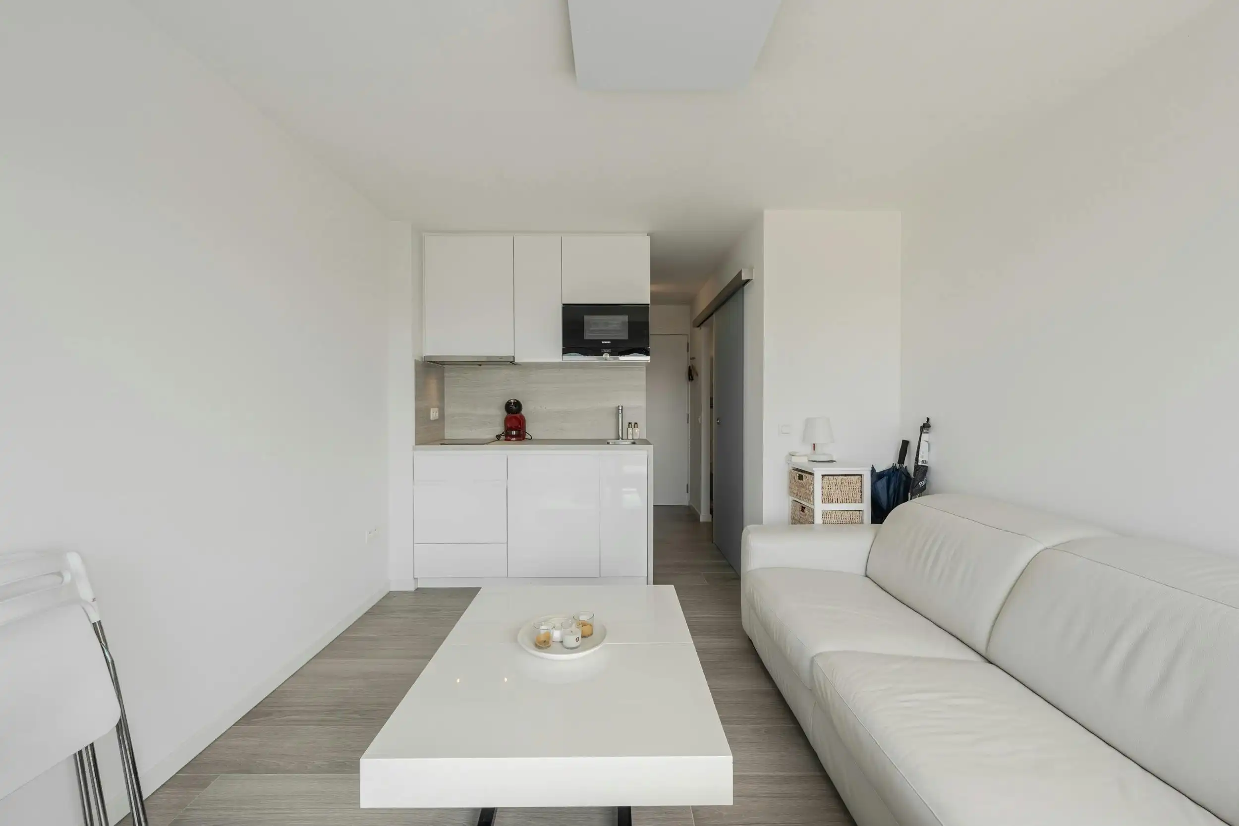 Gerenoveerde studio met zijdelings zeezicht! foto 15