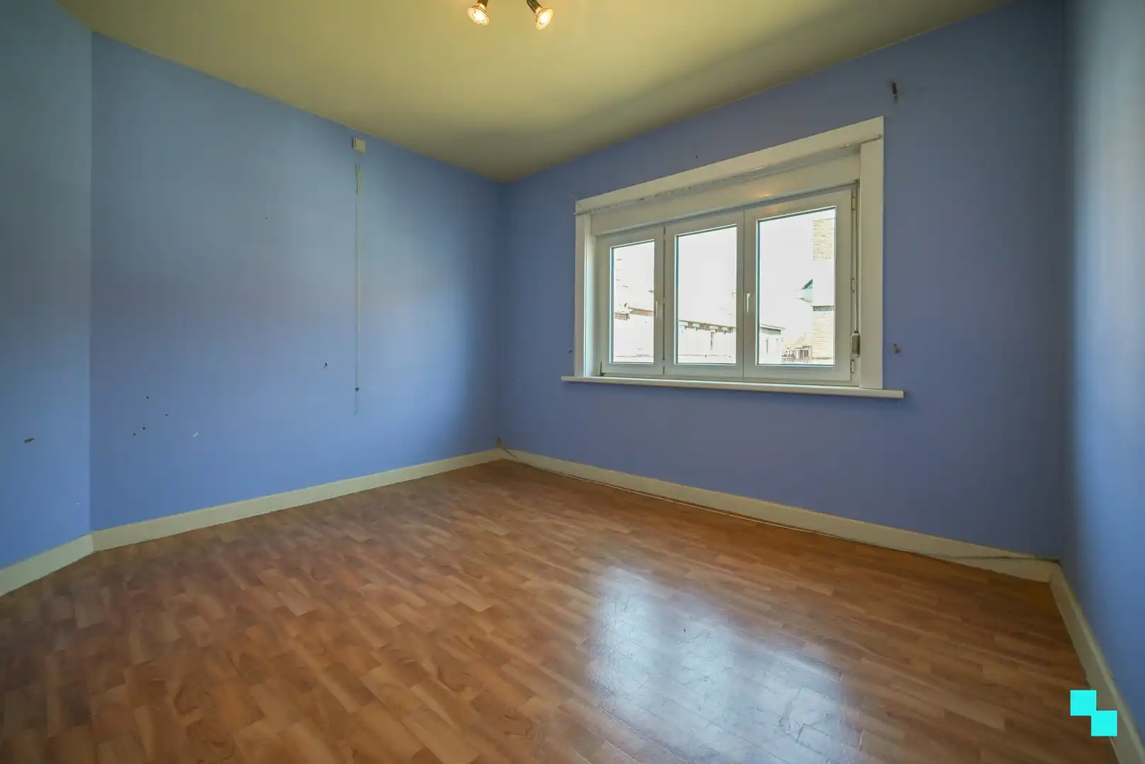 Te renoveren halfopen bebouwing met garage foto 24