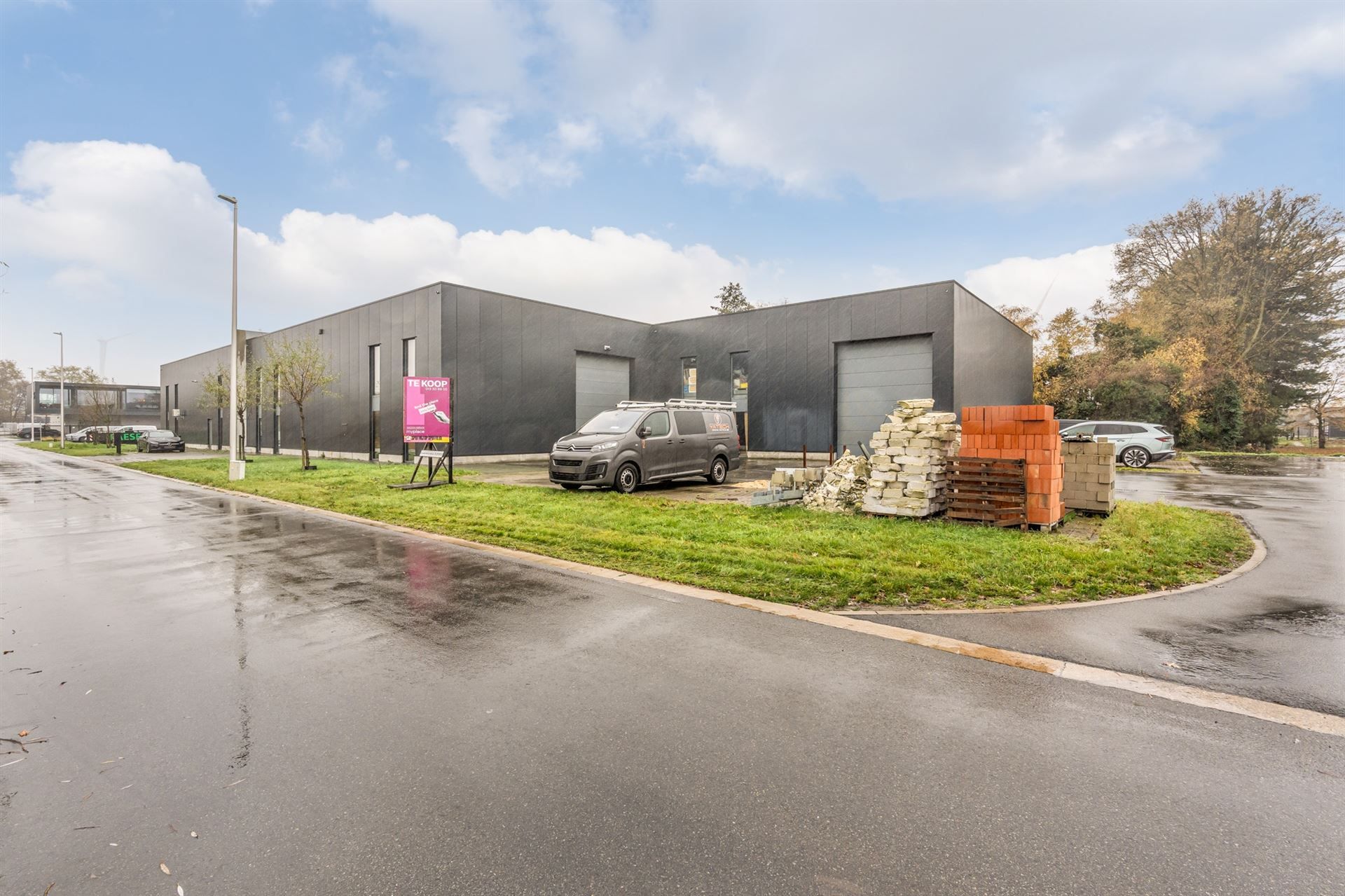 Industrieel gebouw, magazijn, opslagplaats. foto 2