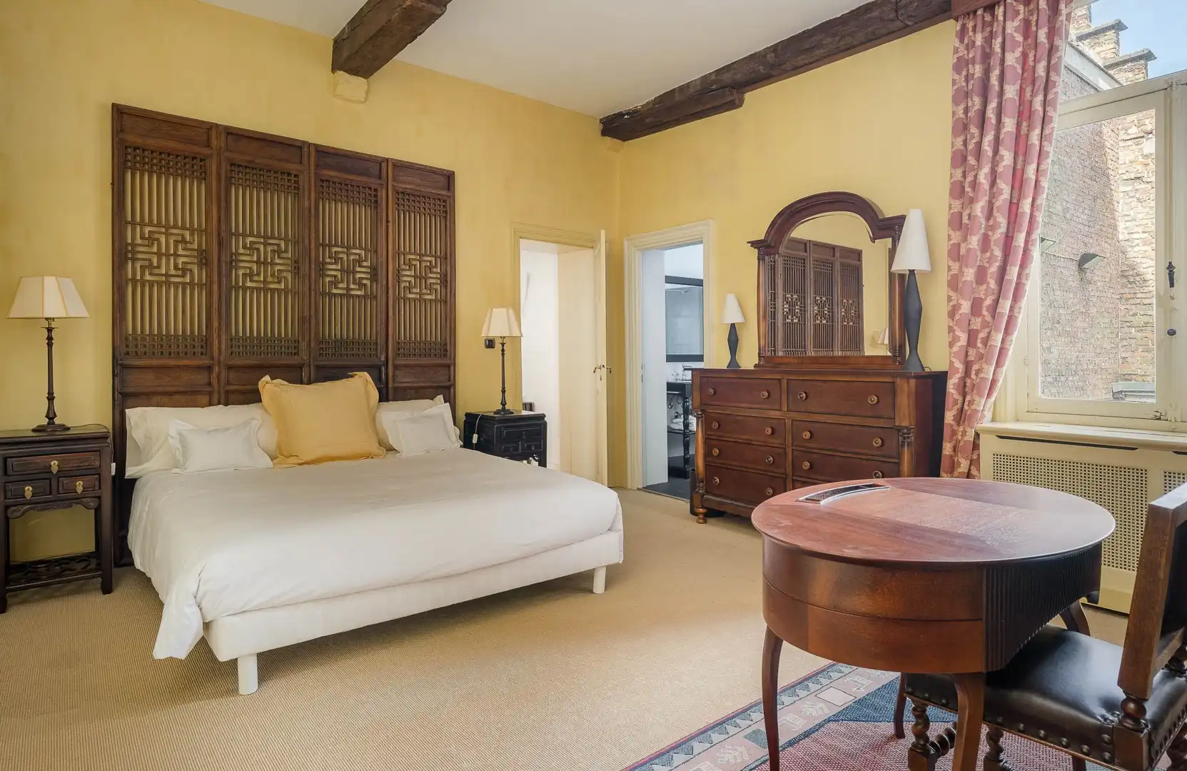 Monumentaal herenhuis aan de Brugse Reien foto 22