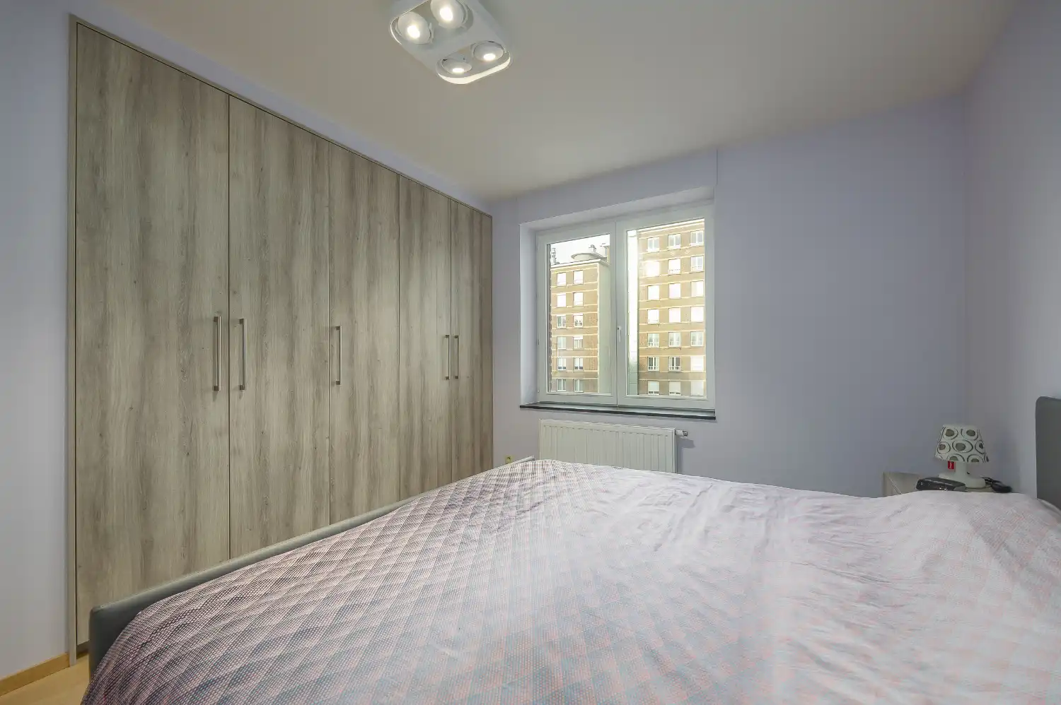 Gerenoveerd 2-slaapkamer appartement met inpandige garage in hartje Oostende foto 25