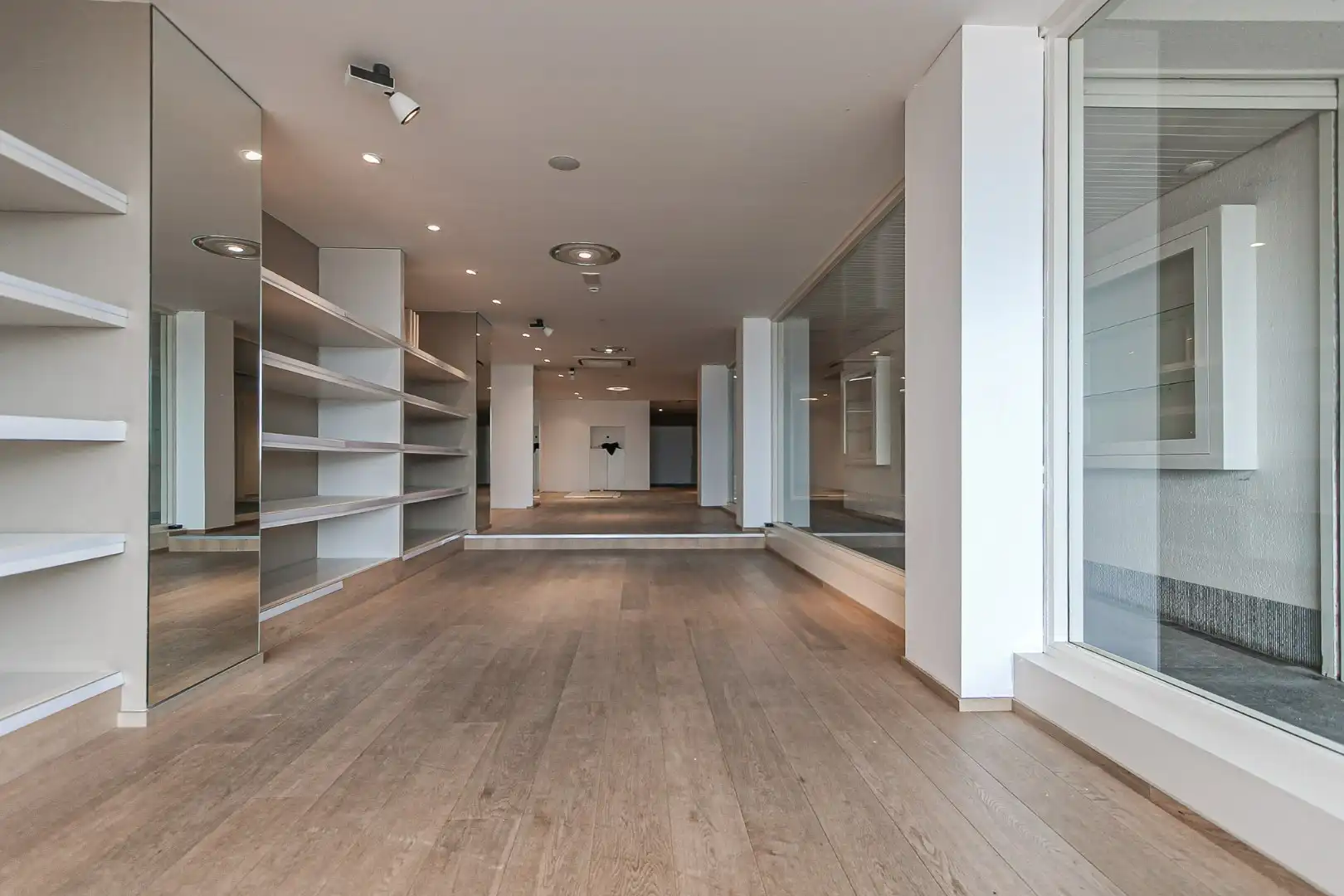 Verhuurd winkel te koop van 471 m² te Zeedijk  678-679 foto 7