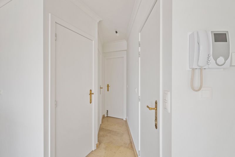Schitterend gelegen 1 slpk penthouse met royaal dakterras foto 17