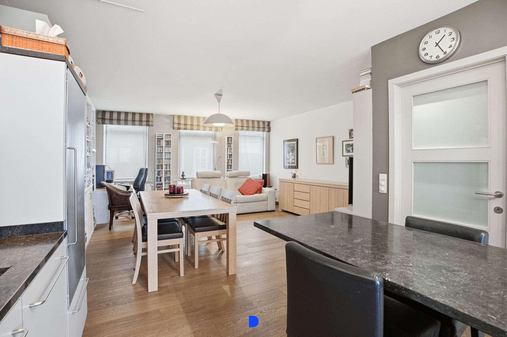 Veelzijdige rijwoning met 2 garages in het centrum van Tielt! foto 22