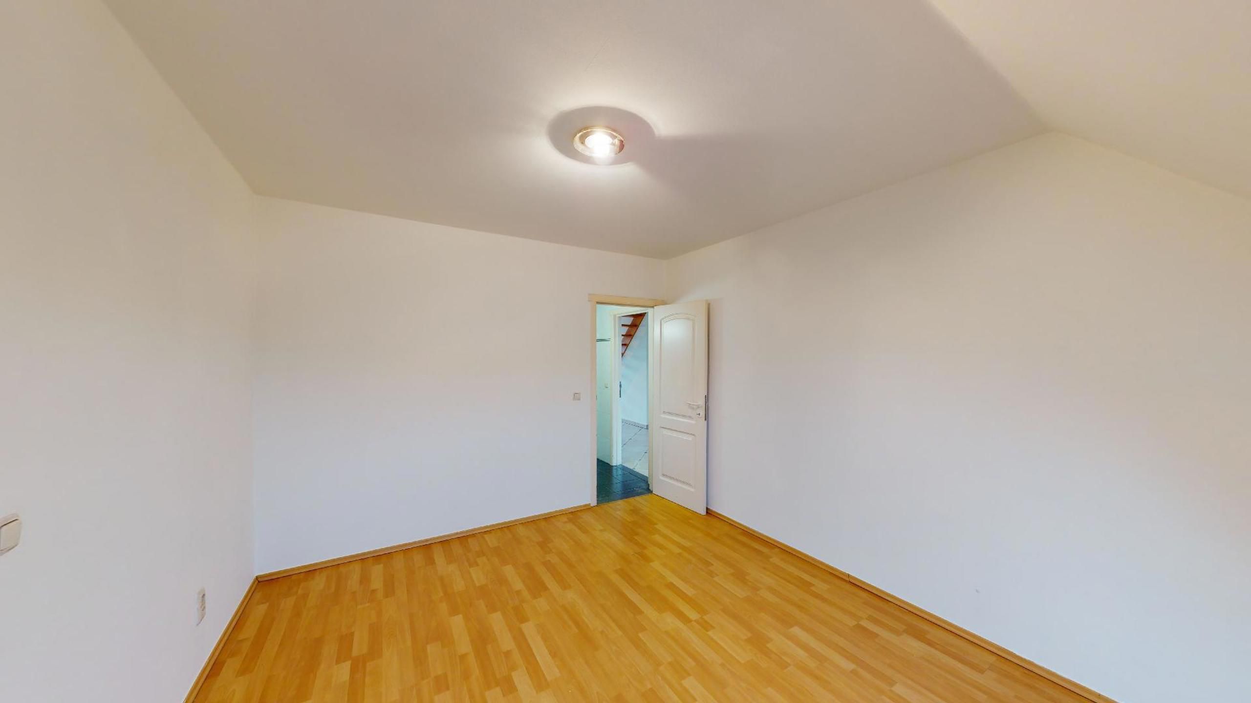 Zeer ruim duplex appartement met lift met  3 slaapkamers! foto 13