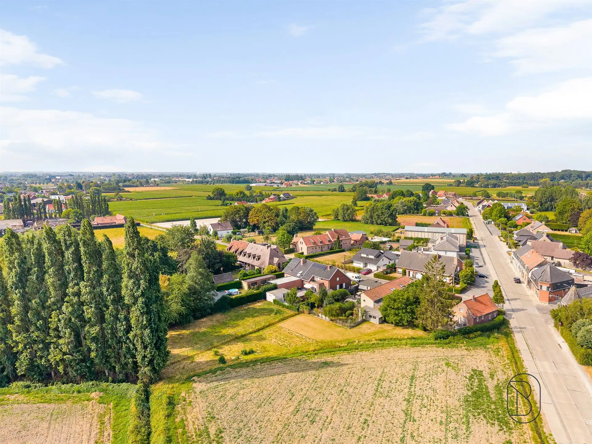 Eigendom met renovatiepotentieel op ca. 1.250 m² foto 3