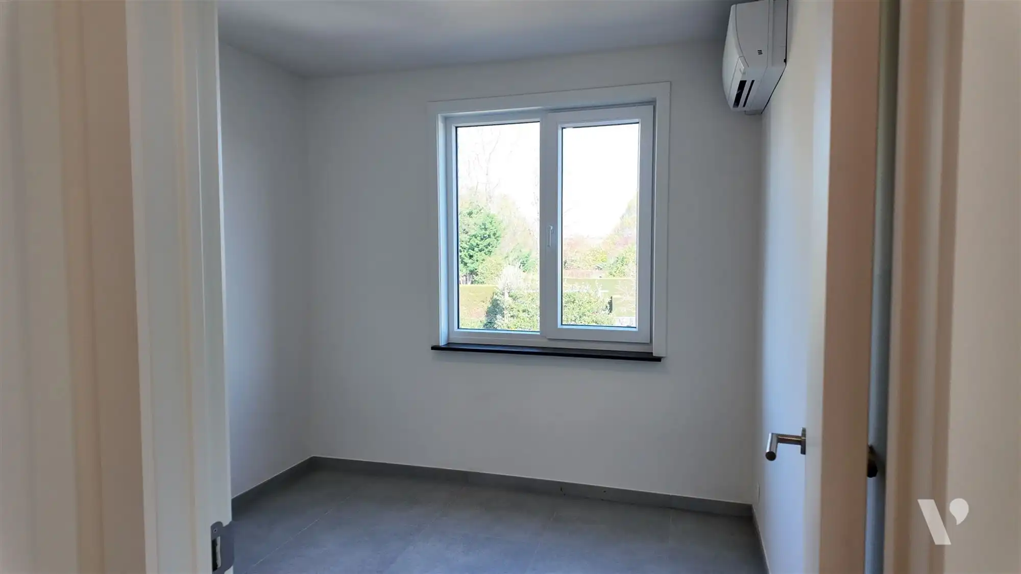 Volledig vernieuwd appartement; 2 slaapkamers en garagebox foto 9