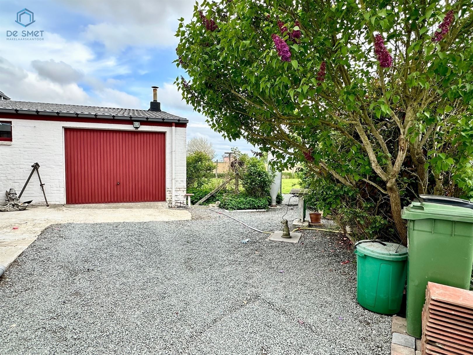 RUIME HALFOPEN BEBOUWING MET GARAGE EN TUIN foto 22