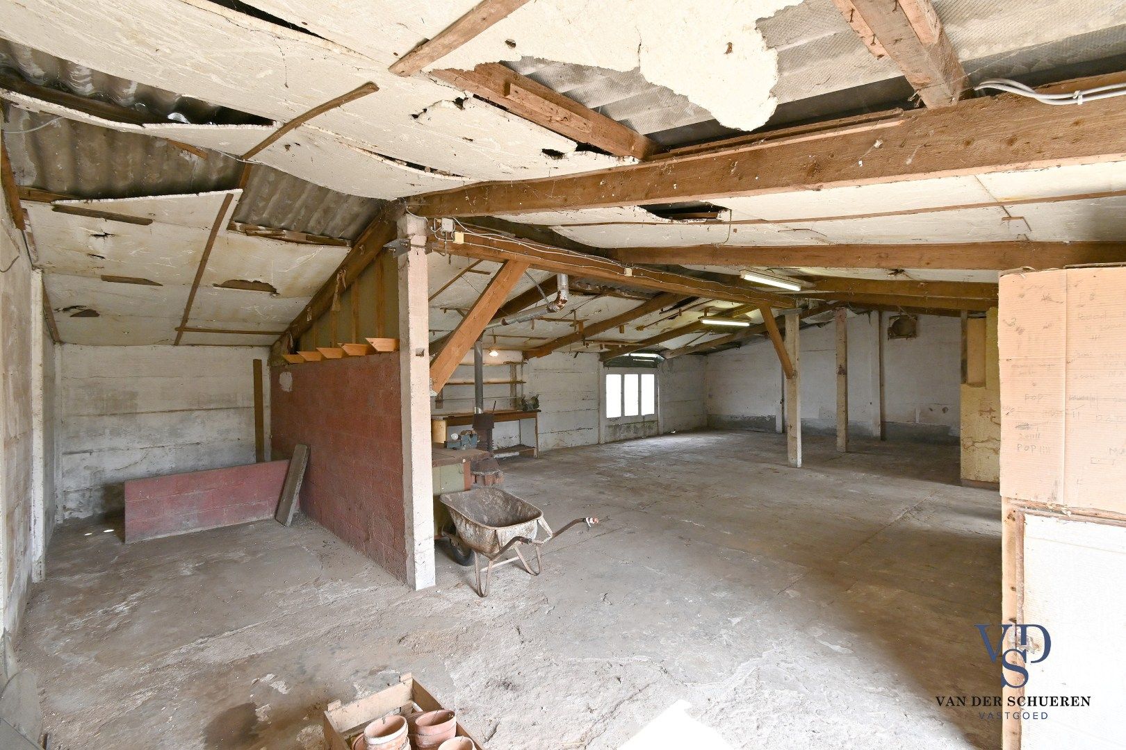 Te renoveren bungalow op een perceel van ca. 2.840 m² foto 29