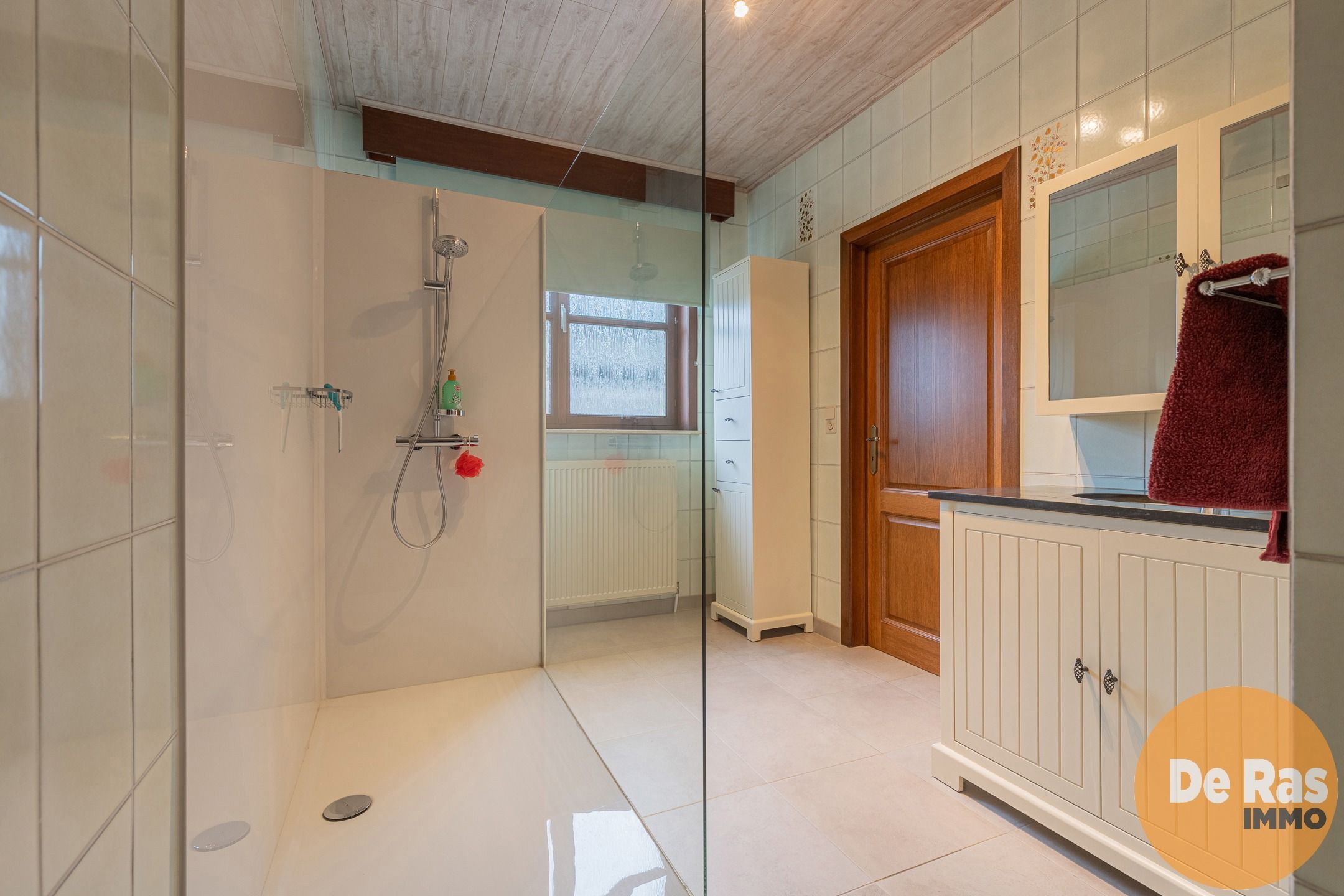 HILLEGEM - Mooie bungalow in rustige woonwijk op toplocatie foto 12