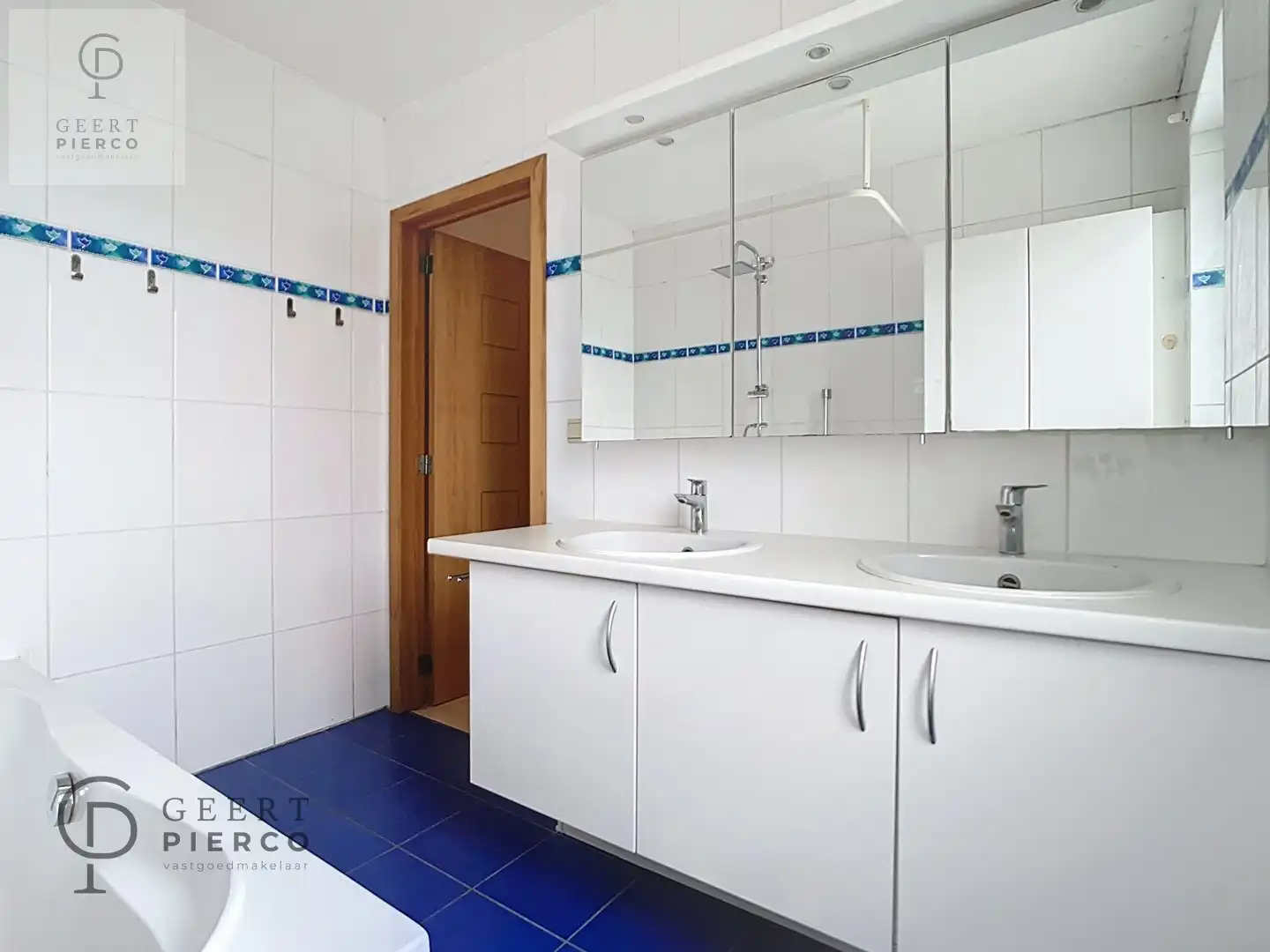 Ruim appartement met twee slaapkamers, kelder en ondergrondse staanplaats. foto 15