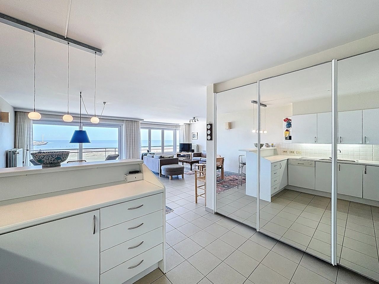 Buitengewoon ruim appartement met frontaal zeezicht en een woonkamer van maar liefst 8,12 m breed! foto 16