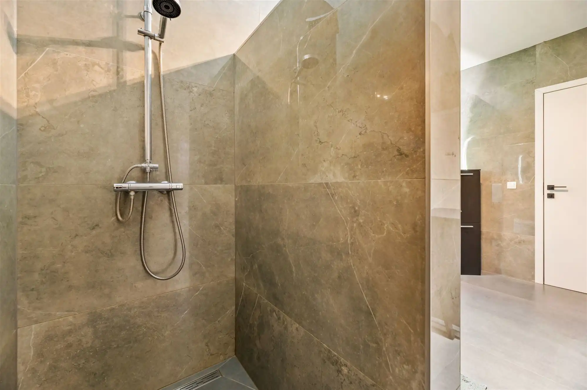 PERFECT ONDERHOUDEN GELIJKVLOERS APPARTEMENT MET 3 SLAAPKAMERS EN PRIVATE TUIN VAN 8A90CA TE KORSPEL foto 15