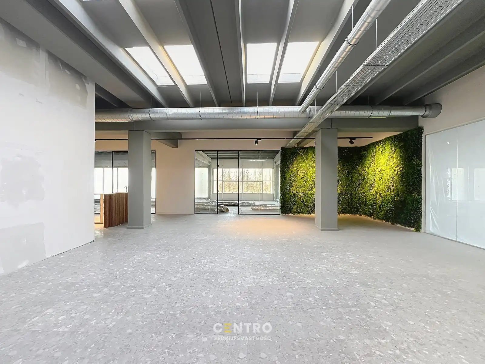 Energiezuinige, vernieuwde SERVICED kantoorruimte met mogelijkheid om een MAGAZIJN (215m²) bij te huren op Ieper Business Park! foto 11