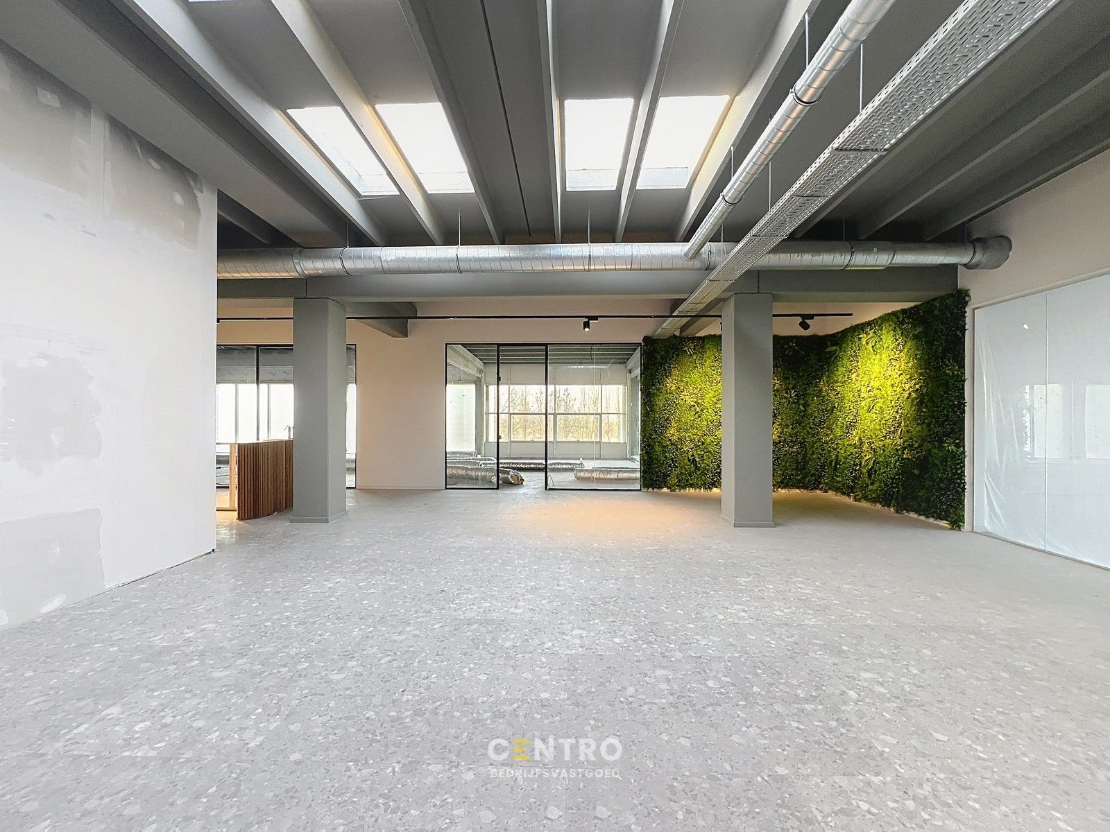 Energiezuinige, vernieuwde SERVICED kantoorruimte met mogelijkheid om een MAGAZIJN (215m²) bij te huren op Ieper Business Park! foto 11