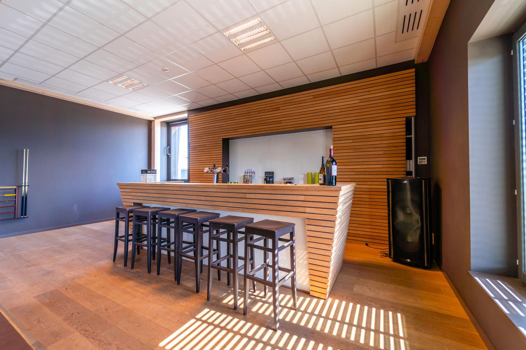Multifunctioneel gebouw - hoge afwerkingsgraad - goede verbinding E313/E314. foto 18