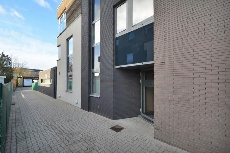 Lichtrijk en rustig appartement te koop met carport foto 23