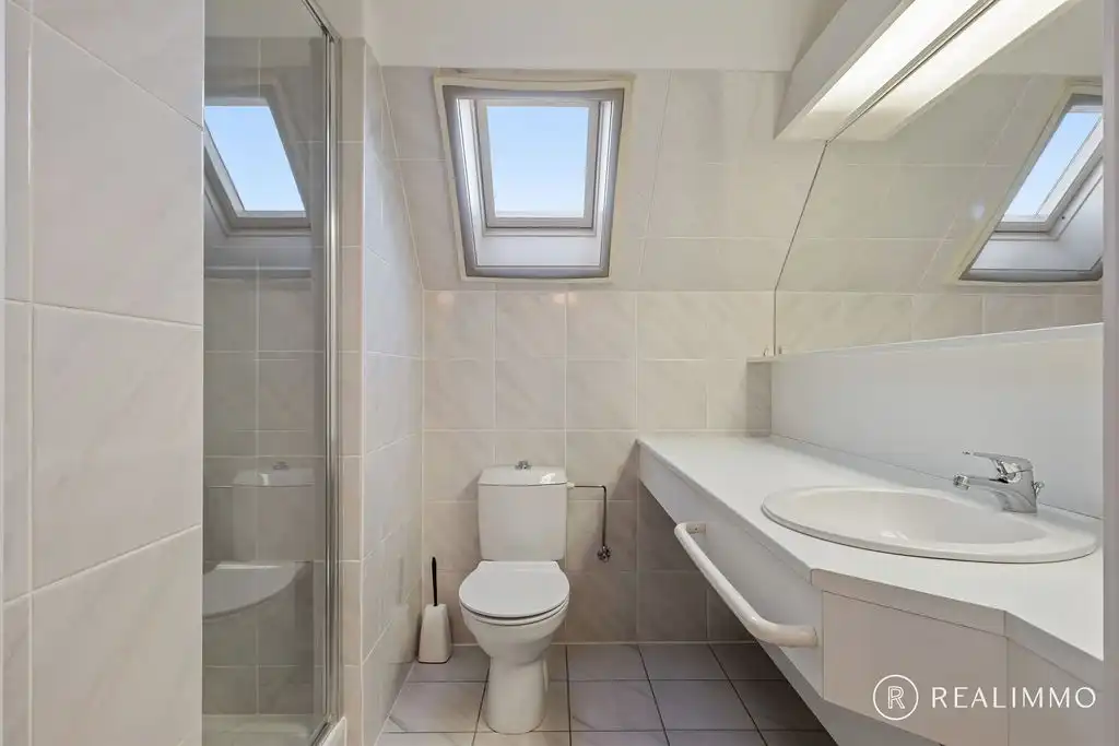 Ruim appartement met 3 slaapkamers én garage in het hartje Zwevegem! foto 18