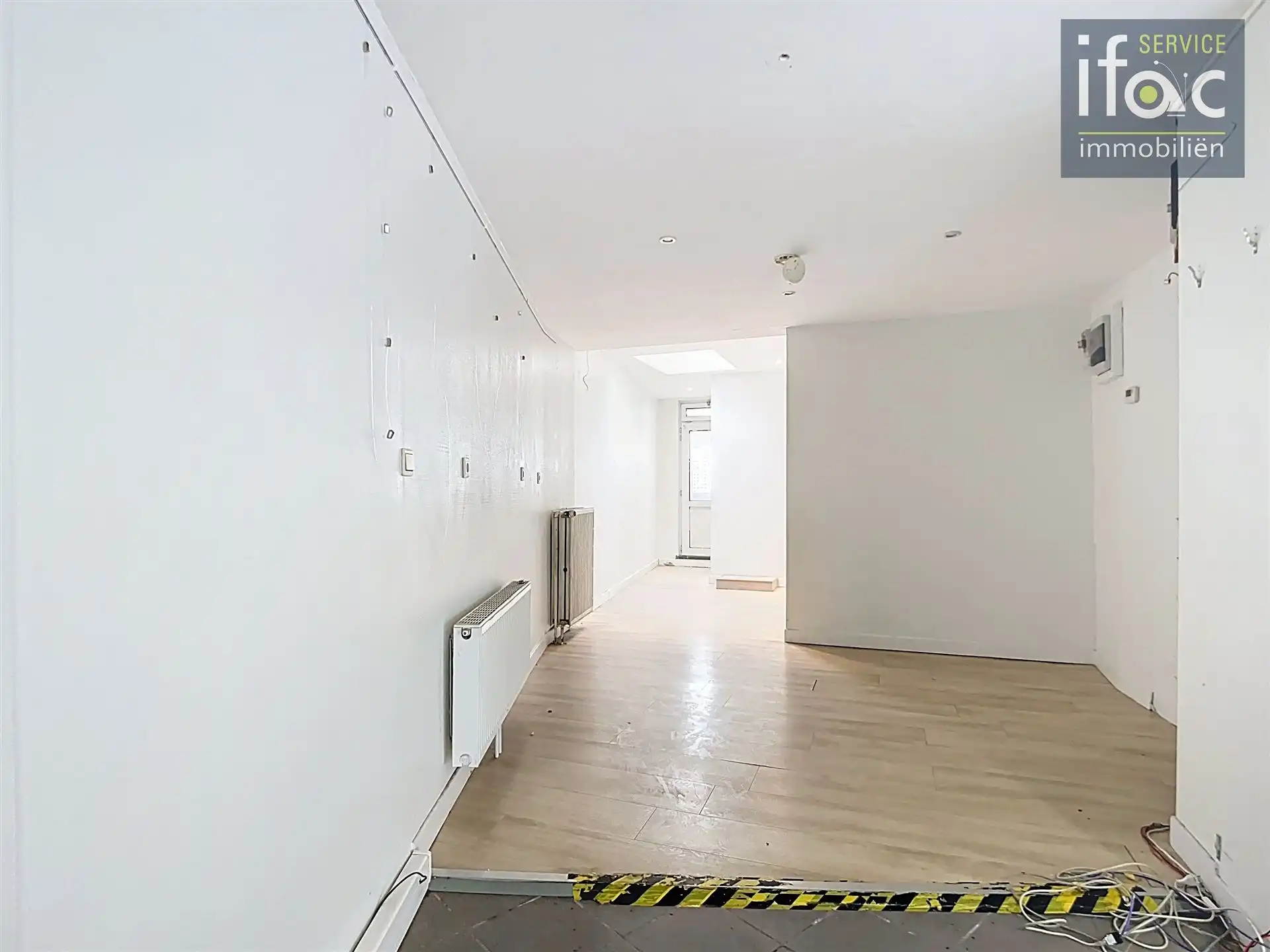 Opbrengstgebouw met handelsruimte en appartment foto 16