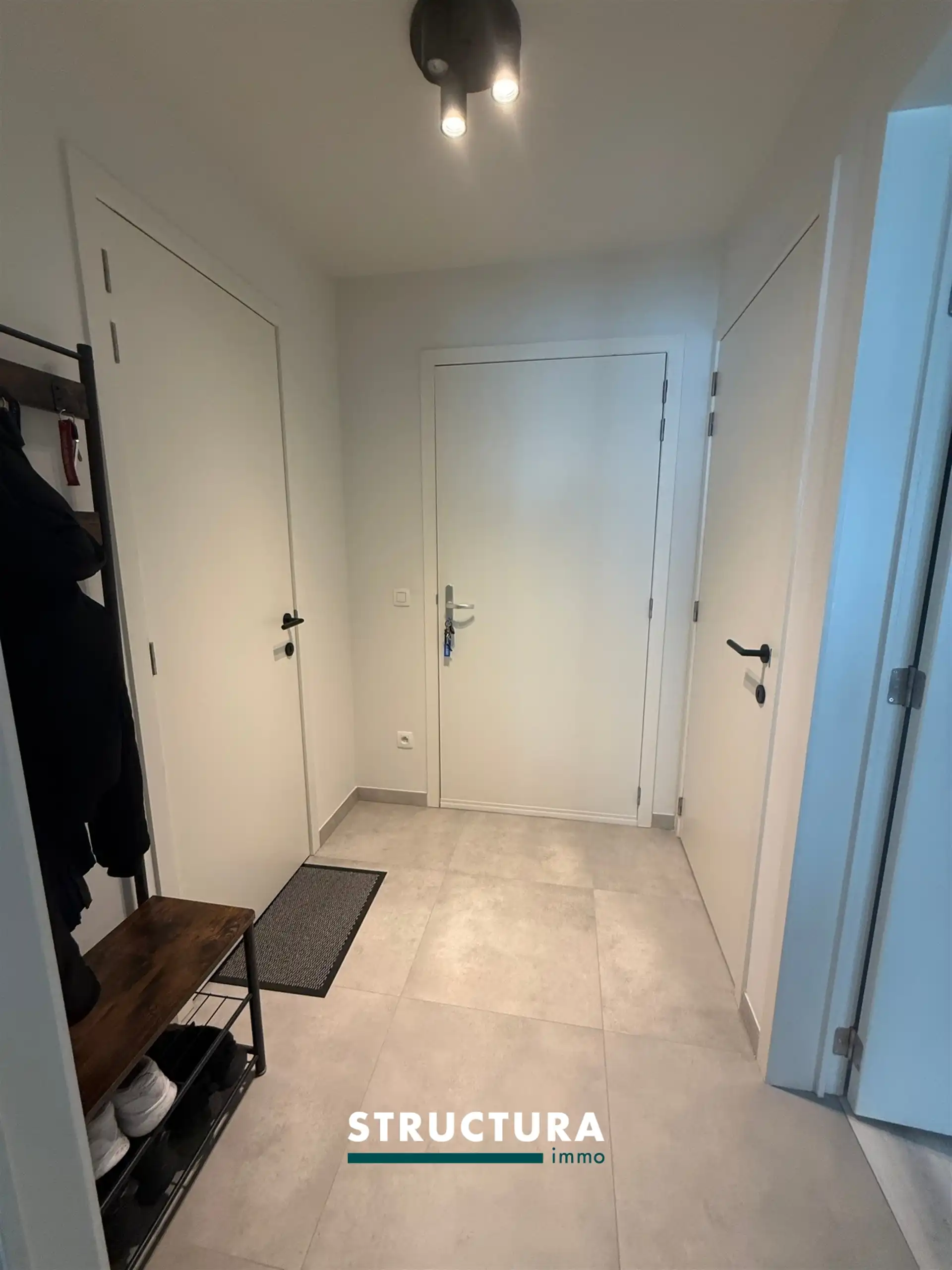 Appartement met 1 slaapkamer, terras en parking foto 6