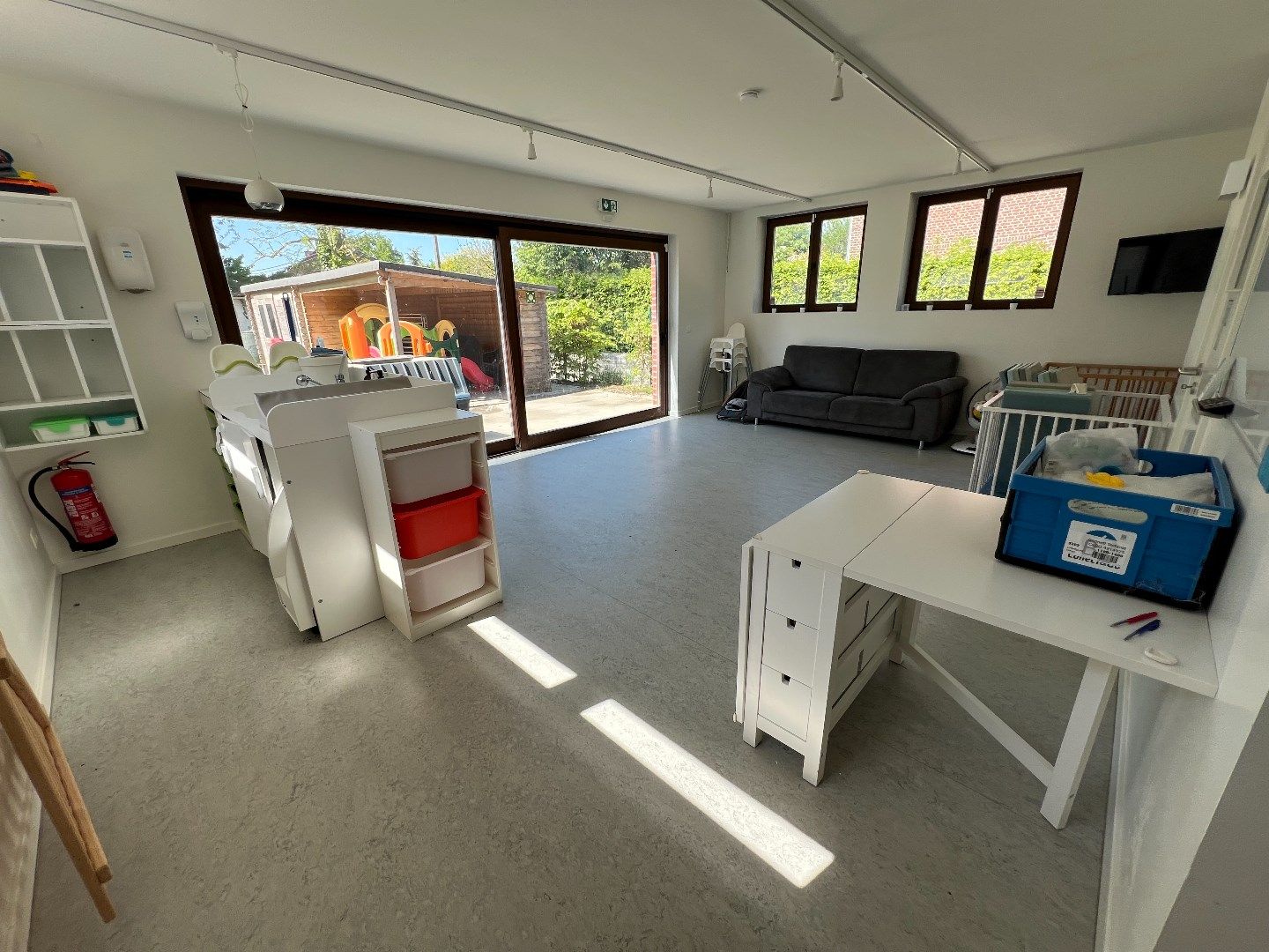 Goed gelegen recente en energiezuinige handelsruimte/kantoorruimte (voorheen kindercrèche) foto 4