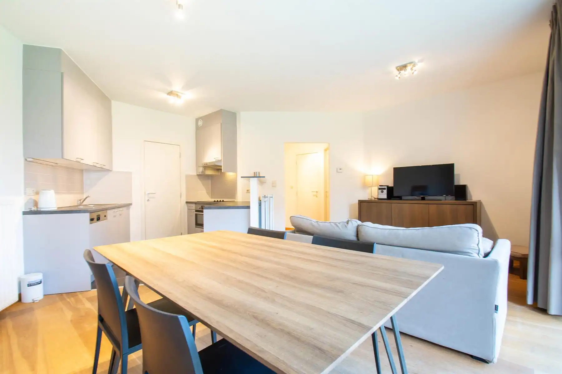 LICHTRIJK - Prachtig gemeubeld appartement met TUIN - 1 slpk foto 4